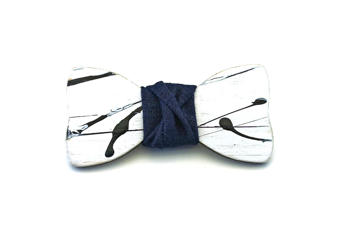 papillon legno Gigetto farfallino action painting nero bianco jeans