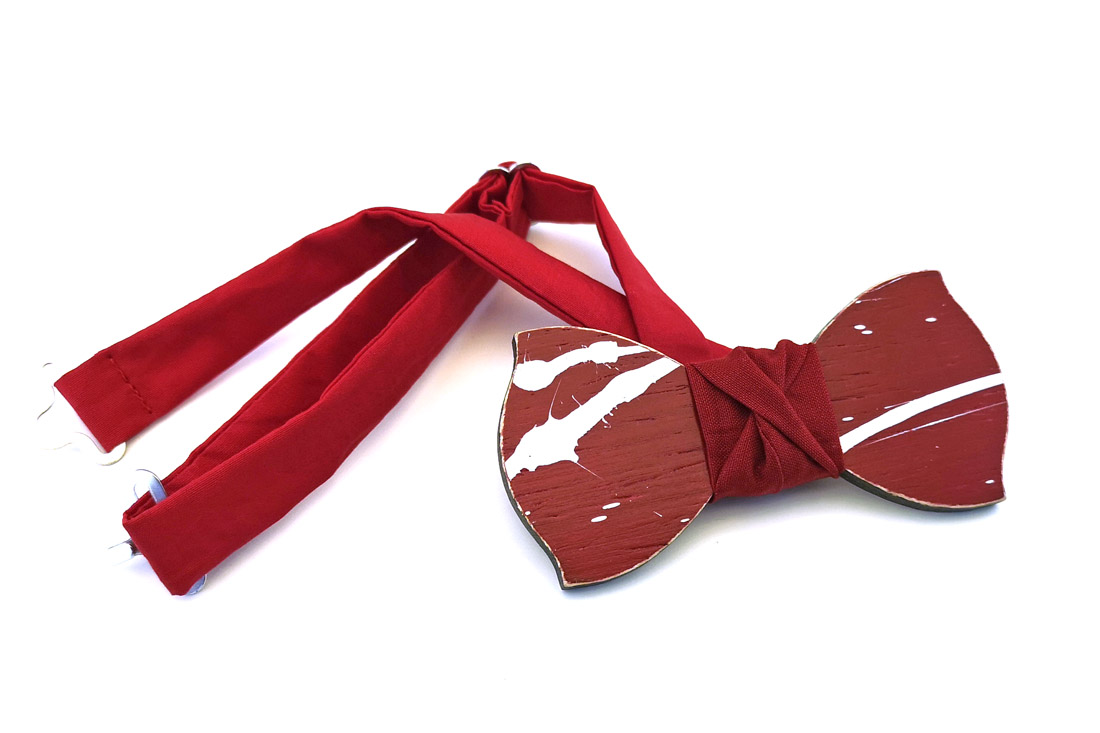 papillon legno Gigetto farfallino schizzi vernice rosso bianco
