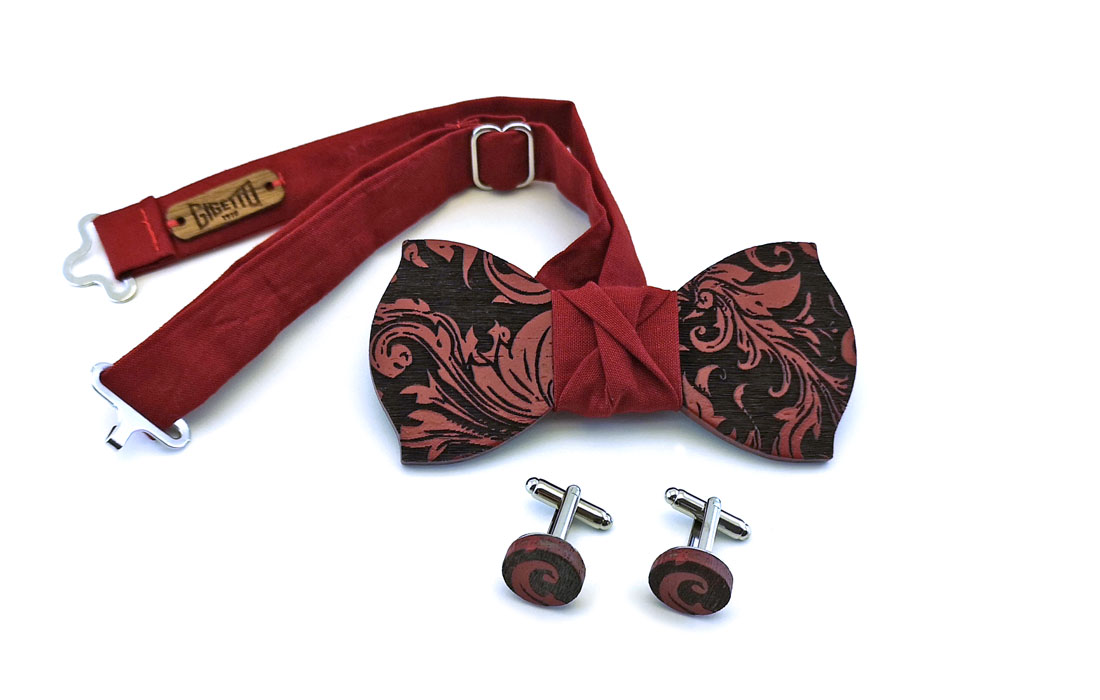 papillon e gemelli in legno wenge con bretelle in stoffa Gigetto floreale barocco rosso e blu personalizzabile