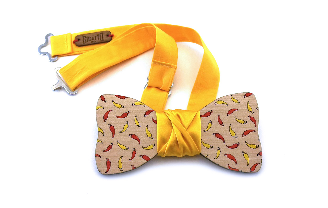 papillon legno pepper peperoncini rosso giallo bretelle stoffa Gigetto