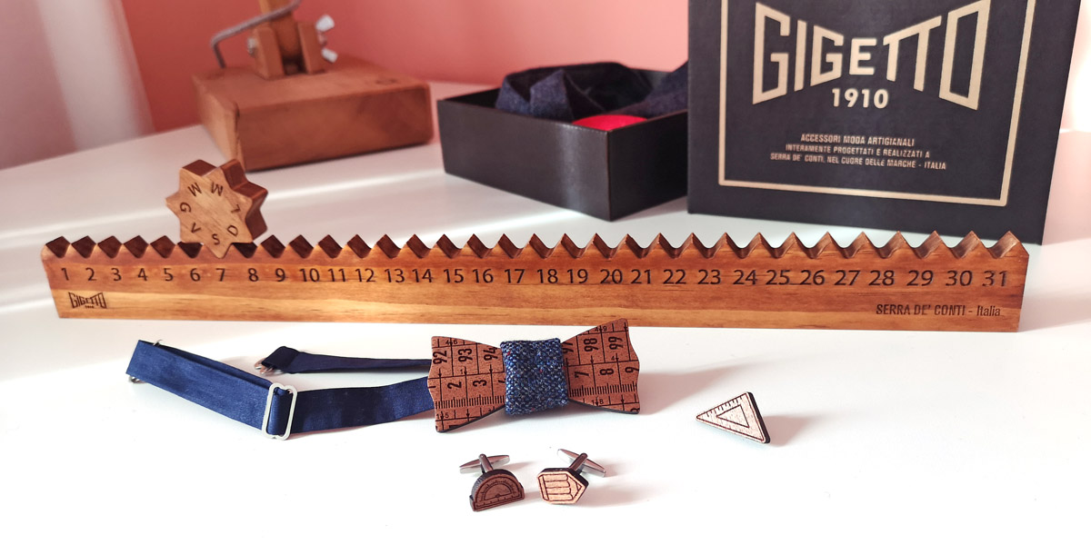 calendario legno giornaliero papillon gemelli spilla disegno bretelle blu gigetto